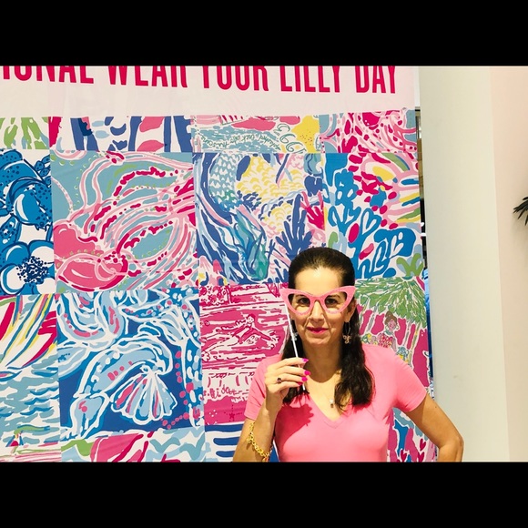 Meet your Posher, Mary All of my sales going forward will be to help me w/chemo. - Picture 11 of 17